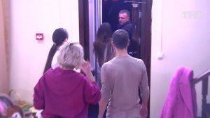 Дом-2: Сестры Рапунцель выталкивают Яббарова за дверь