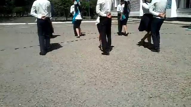 Последний звонок школа им. М.Маметова - вальс 2017 смотреть онлайн