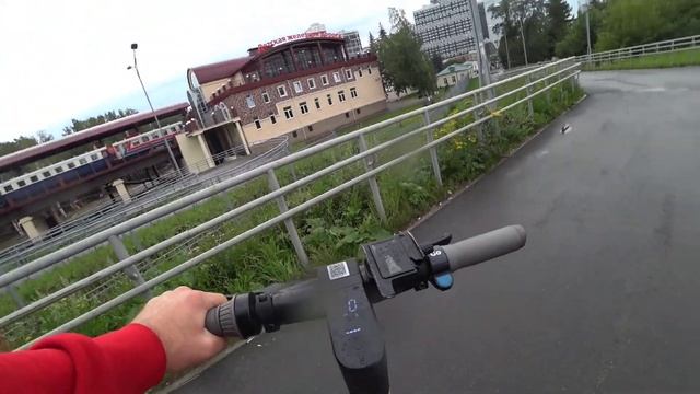 Взял электросамокат в Екатеринбурге и погонял по лужам смотреть онлайн