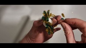 Ёлочная игрушка из синельной проволоки