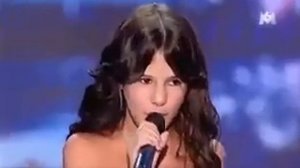 13 летняя француженка поёт песню Adele Rolling In The Deep