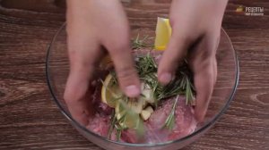 Кролик, запеченный с розмарином и помидорами черри