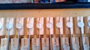 Пропускает правая клавиатура баяна Не нажимая кнопок?