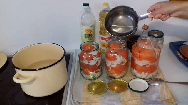 #41. КОНСЕРВИРУЕМ ПОМИДОРЫ ДОЛЬКАМИ С ЛУКОМ И РАСТИТЕЛЬНЫМ МАСЛОМ. ЗАГОТОВКИ НА ЗИМУ. смотреть онлайн