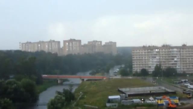 летний ливень в пос. свердловский и лукино-варино смотреть онлайн