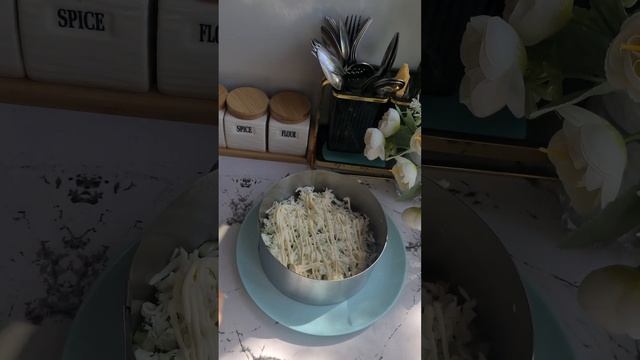 Вкусный салат на праздничный стол.Из доступных ингредиентов #рек#салат#салатнапраздник#хочуврек смотреть онлайн