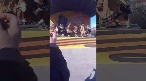 Экзотические чукотские танцы...
с бубнами...