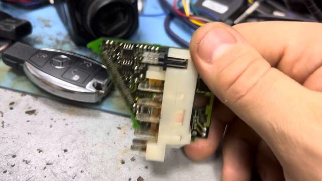 Отремонтировал замок Mercedes W210 смотреть онлайн