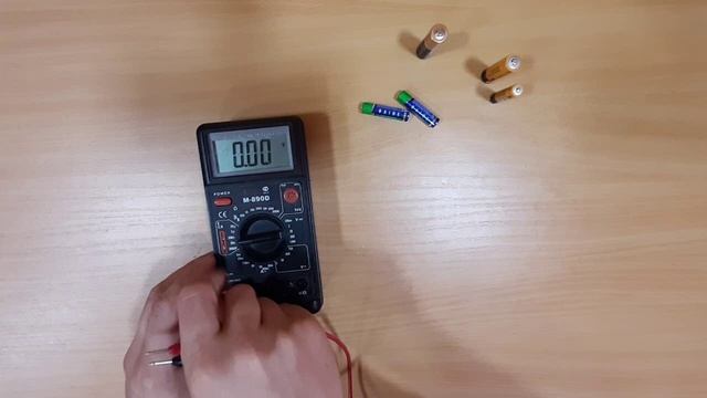 Проверка батарейки АА ААА с помощью тестера. смотреть онлайн