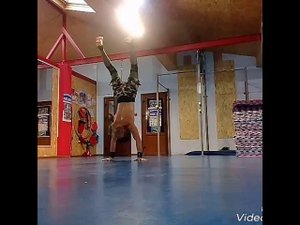 Первые шаги на руках