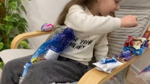 Распаковка новогоднего подарка! Очень много конфет