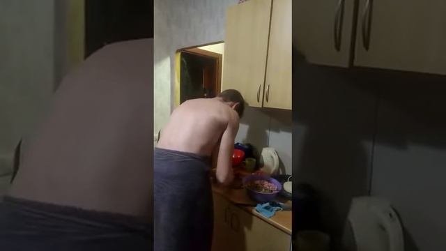 Мужчина в полотенце