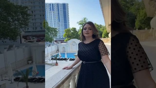 Коктейльное чёрное платье миди из сетки в горошек Батал