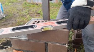 Кладка кирпичного столба на раствор с добавлением сажи