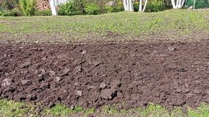 Мотоблок ОКА.Пашу огород плугом