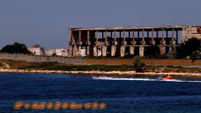 Черноморское пляж и небольшой видео обзор о том как отдохнуть летом в Крыму
