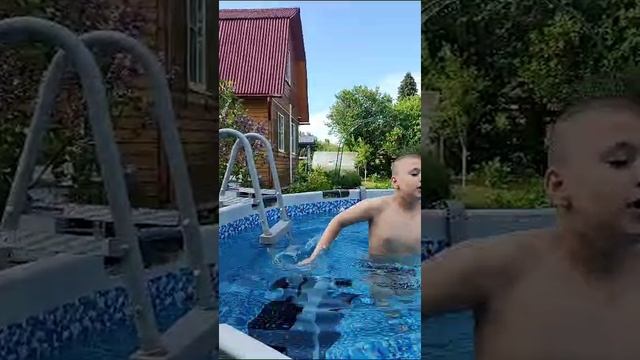 я купаюсь первым в бассейне 18°