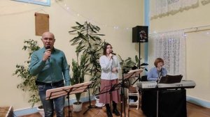 Мы в этом мире, словно на квартире. Песня.