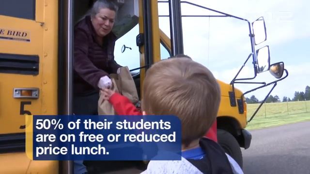 These bus drivers are continuing their routes to deliver food to kids смотреть онлайн