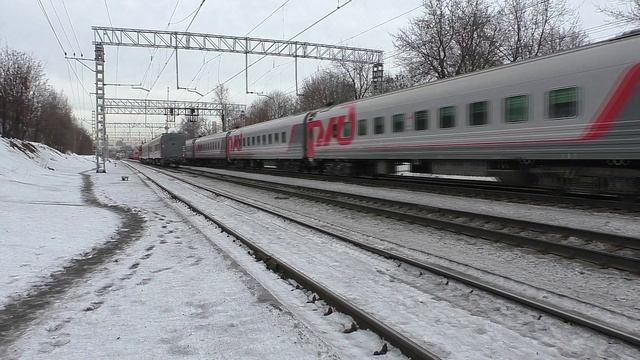 Электровоз ЭП2К-410 (ТЧЭ-6) с поездом №047Й Москва - Балаково + ЧМЭ3-5663 (ТЧЭ-6) с двумя вагонами.