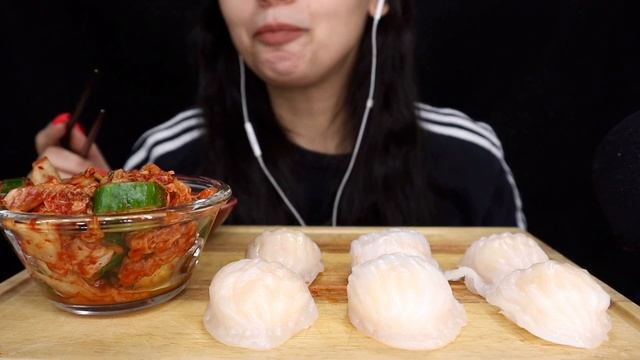 ASMR | EATING SHRIMP DUMPLINGS + KIMCHI CUCUMBER SALAD! MUKBANG (WHISPER) | MANGIA WHISPERS 먹방 смотреть онлайн