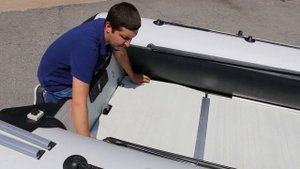 Установка и разборка жесткого пола на накаченной лодке, Polar Bird Орлан 420 Е и 450 Е.