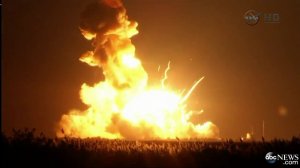 انفجار صاروخ أمريكي يحمل مركبة فضائية لحظ&#15