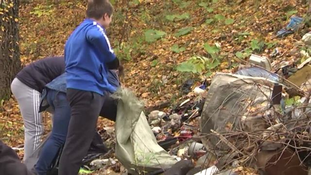 28 09 2015 дети вынуждены убирать мусор за взрослыми смотреть онлайн