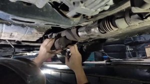 удаление катализатора инфинити EX 35 , развалился катализатор и делал шум во время езды, устранили