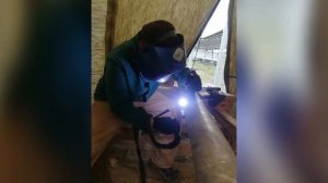 Сварка трубы из нержавеющей стали АРГОНОМ.