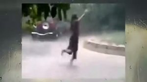 ЗАЖИГАТЕЛЬНЫЙ ТАНЕЦ ЦЫГАНКИ ПОД ДОЖДЁМ! СУПЕР