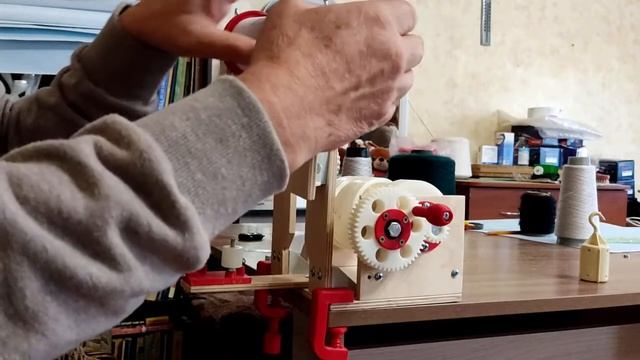 Ручная моталка для пряжи на конус смотреть онлайн