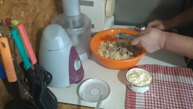 ОЧЕНЬ ВКУСНЫЙ САЛАТИК С ХРУСТЯЩЕЙ КАПУСТОЧКОЙ И РЫБНОЙ КОНСЕРВОЙ. смотреть онлайн