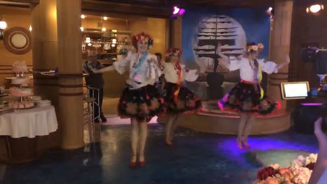 САМЫЙ ВЕСЕЛЫЙ ТАНЕЦ ПОДРУЖЕК НЕВЕСТЫ ГОП-ГОП смотреть онлайн