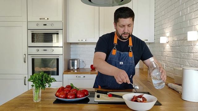 Закуска из помидоров. Простой, быстрый и очень вкусный рецепт. смотреть онлайн