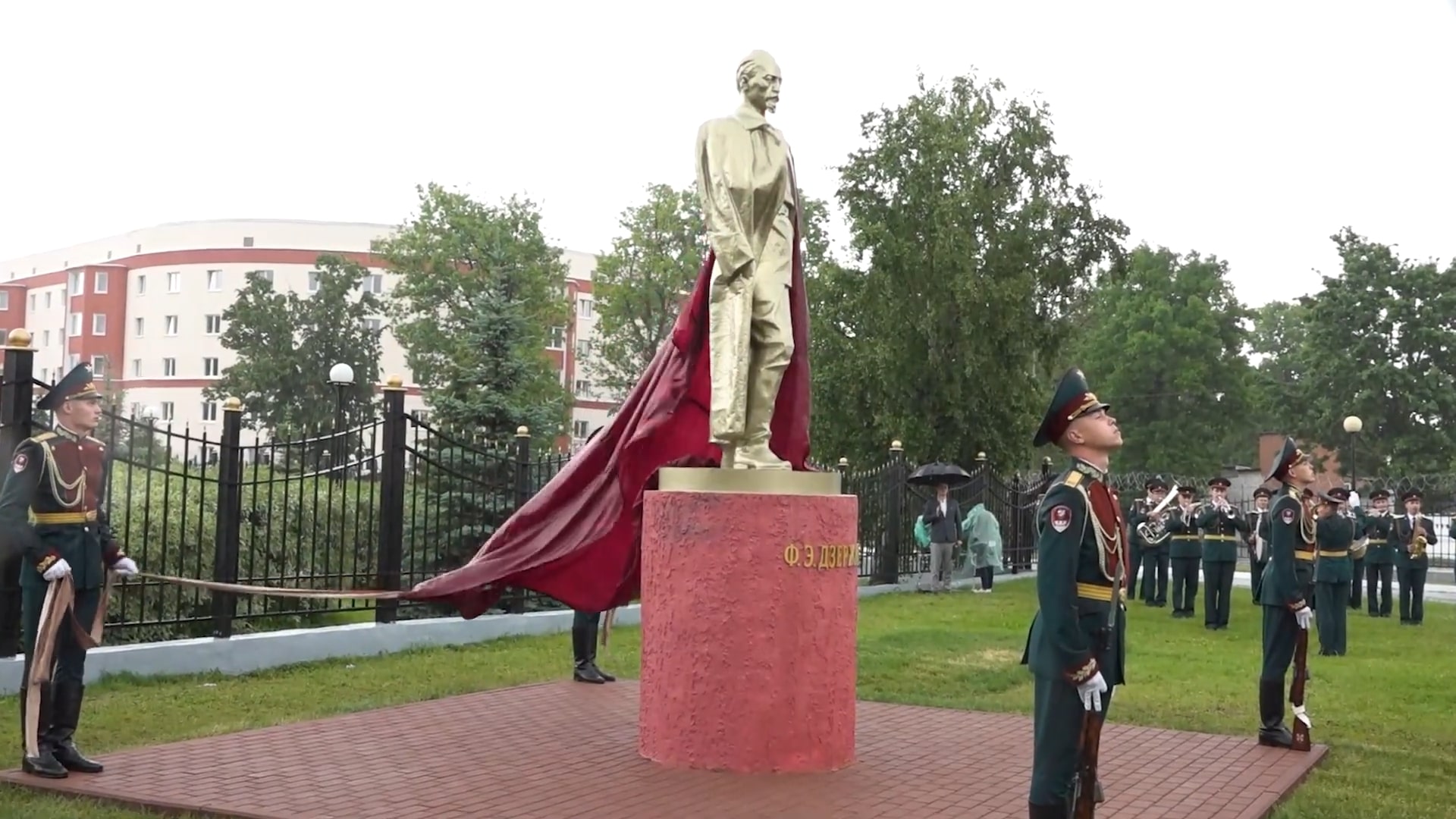 День дивизии дзержинского. Памятник Феликсу Дзержинскому. Памятник Дзержинского в Москве. Памятник дивизии Дзержинского.