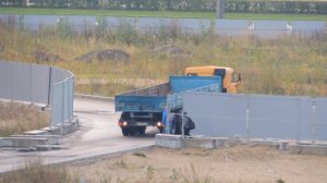 Грузовик КамАЗ Шаланда, едет на загрузку в 8 утра.