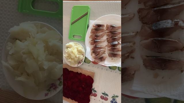 Роллы из свеклы,картофеля и скумбрии!!!! смотреть онлайн