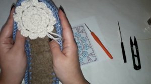 Вязаные тапочки крючком на войлочной подошве .