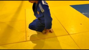 Бросок через спину с колен с односторонним захватом - Дзюдо