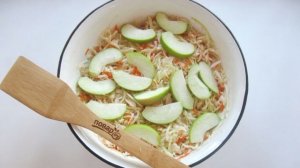 Квашеная капуста с яблоками