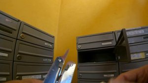 Фрезеровка и замена замка почтового ящика.