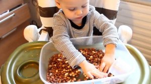 Развивающие ИГРЫ с крупой для малышей. Сенсорное развитие по Монтессори.