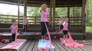 Урок №45 | Работа с лентой, обручем и булавами. Общая физическая подготовка для детей 3-5 лет.