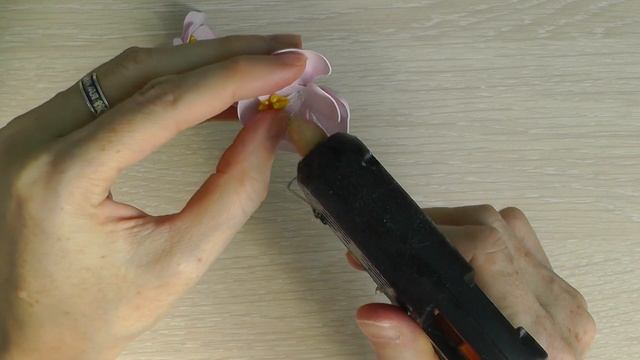 Брошь на 9 мая из фоамирана. Бутоньерка, значок на день Победы своими руками. Victory day DIY