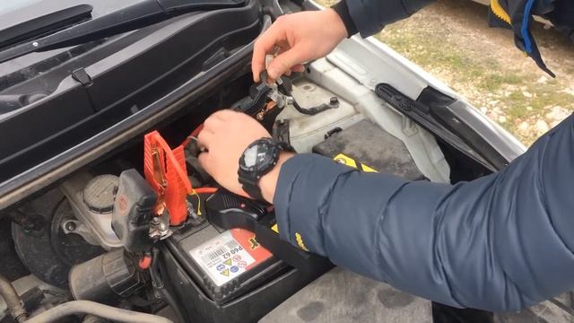Как работает джамп стартер (Jump Starter) DBPOWER смотреть онлайн
