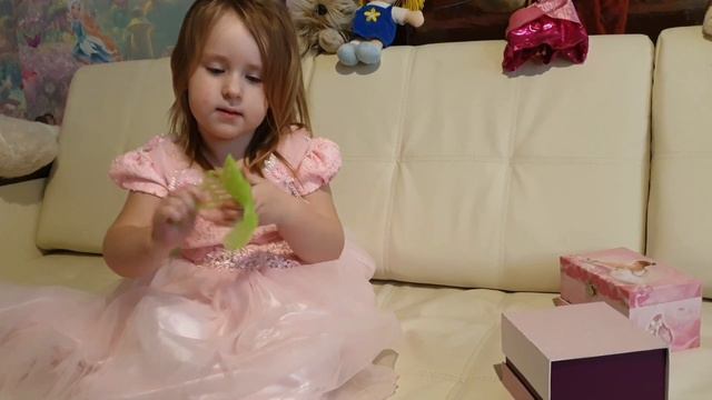 Ксюша хочет быть красивой Игрушки для Ксюшки Видео для детей смотреть онлайн