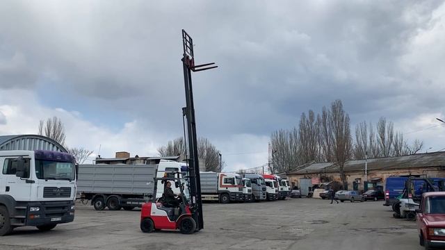 Газ-бензиновый погрузчик Mitsubishi FGE25T с мачтой триплекс на 6.5 метров с полукабиной и печкой!