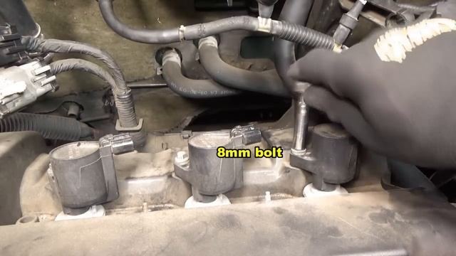 Spark plug replacement (2001-2007 Ford Escape 3.0L 6 cylinder engine) смотреть онлайн