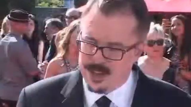 Vince Gilligan (Breaking Bad) at the 2012 Emmy Awards (HD)